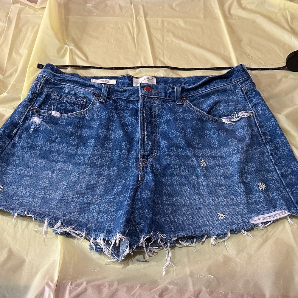 Universal Thread Women Jean Shorts size 12